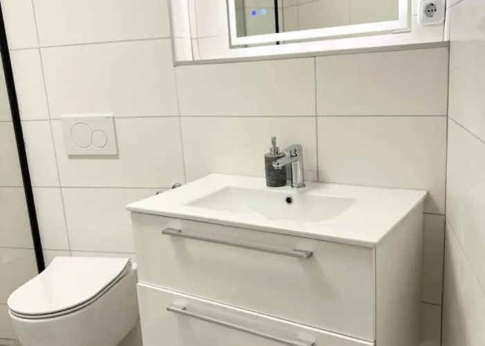 Apartment Messe And Airport, 2-bedroom Duplex With Kitchen And Garden