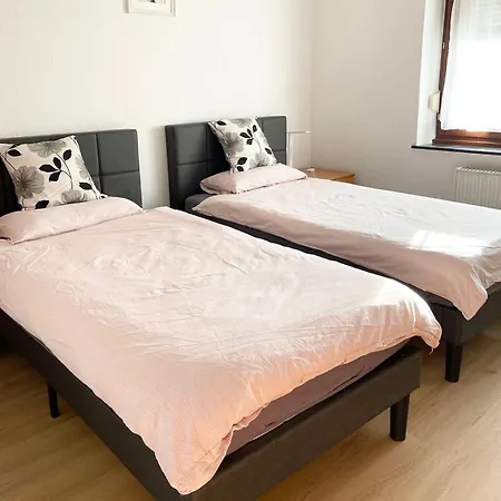 Messe And Airport, 2-bedroom Duplex With Kitchen And Garden *