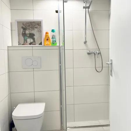 Messe And Airport, 2-bedroom Duplex With Kitchen And Garden * デュッセルドルフ