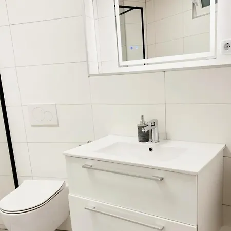 Messe And Airport, 2-bedroom Duplex With Kitchen And Garden * Düsseldorf