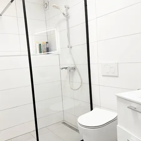 Messe And Airport, 2-bedroom Duplex With Kitchen And Garden *