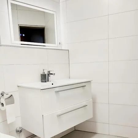 Messe And Airport, 2-bedroom Duplex With Kitchen And Garden * Düsseldorf